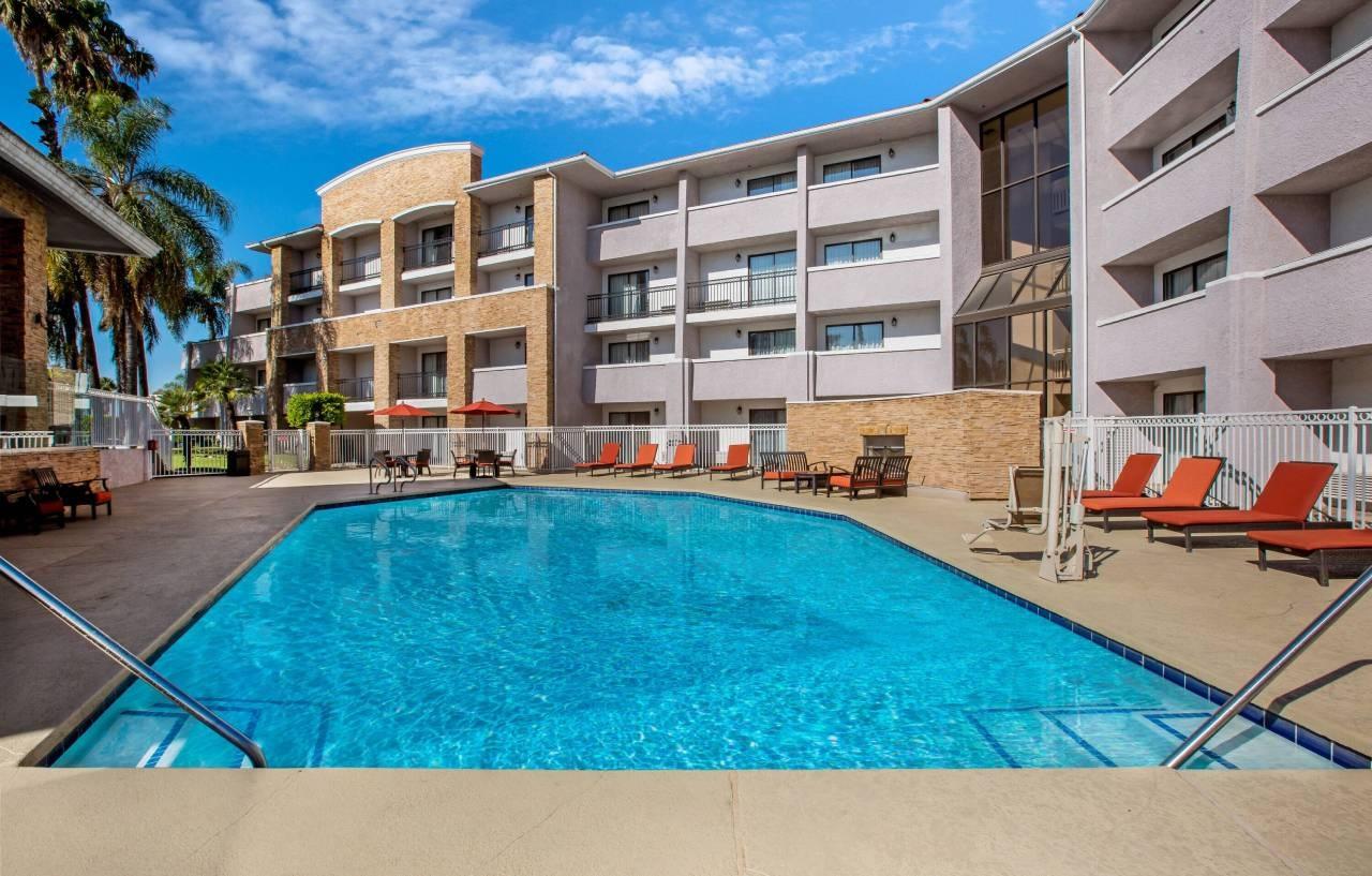 La Quinta By Wyndham Pomona Hotell Eksteriør bilde