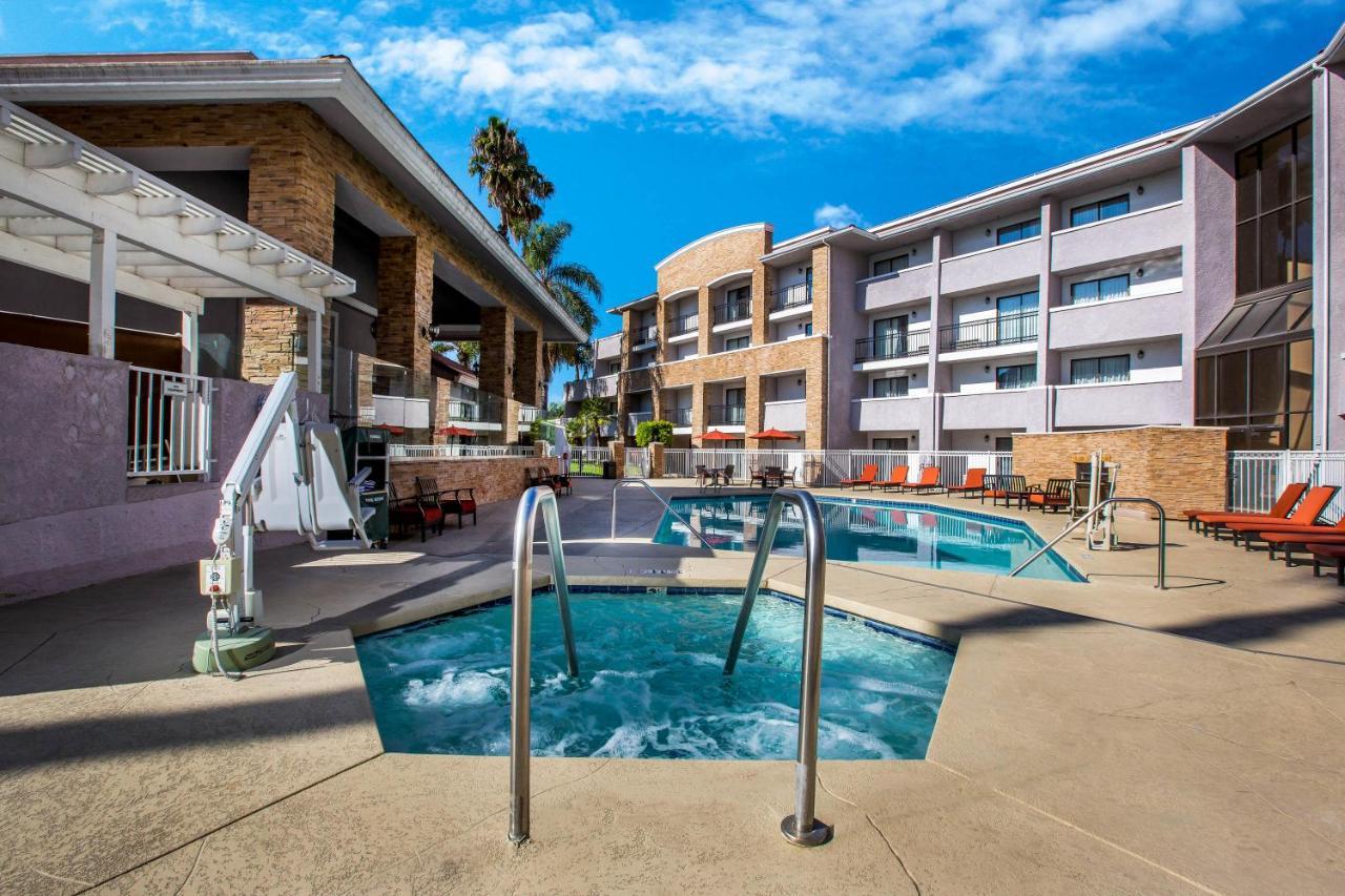 La Quinta By Wyndham Pomona Hotell Eksteriør bilde