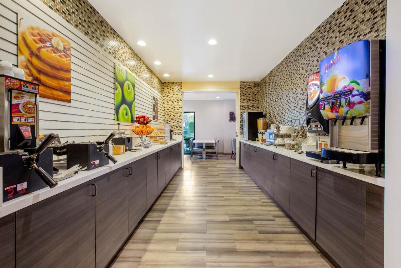 La Quinta By Wyndham Pomona Hotell Eksteriør bilde