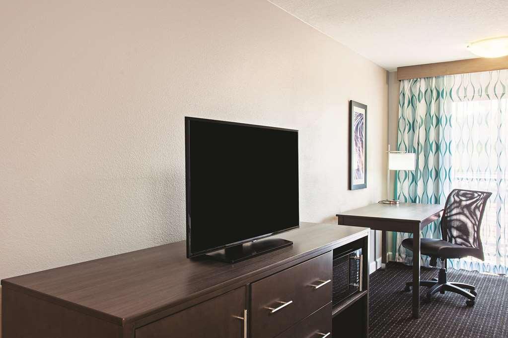 La Quinta By Wyndham Pomona Hotell Eksteriør bilde