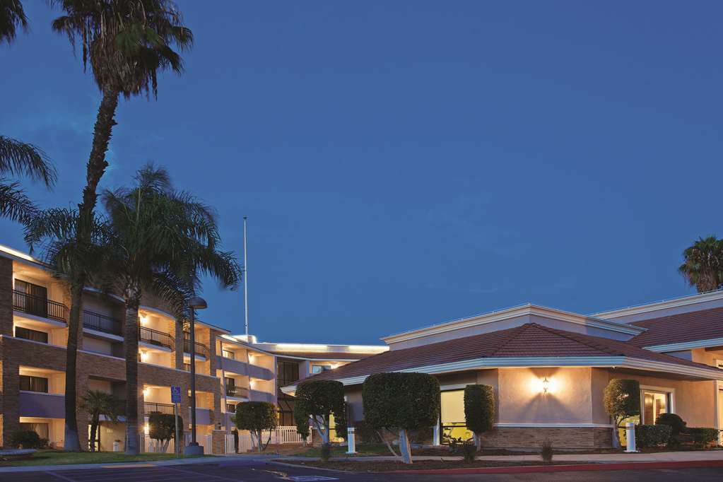 La Quinta By Wyndham Pomona Hotell Eksteriør bilde
