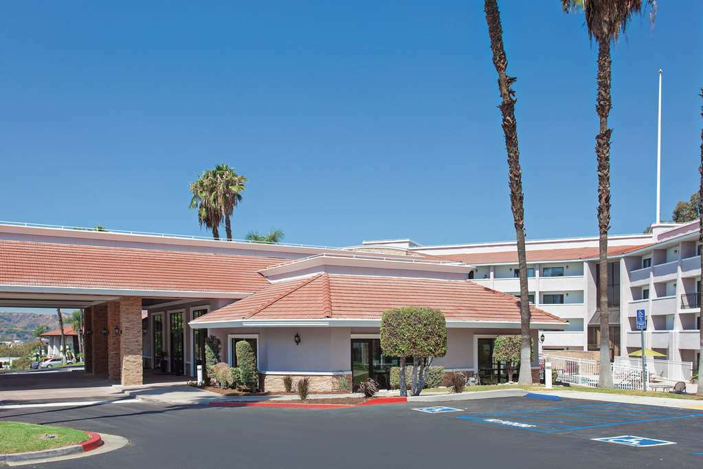 La Quinta By Wyndham Pomona Hotell Eksteriør bilde