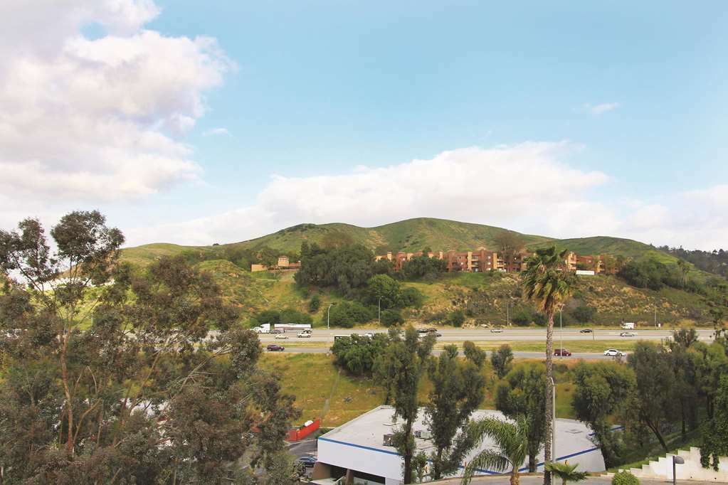 La Quinta By Wyndham Pomona Hotell Eksteriør bilde